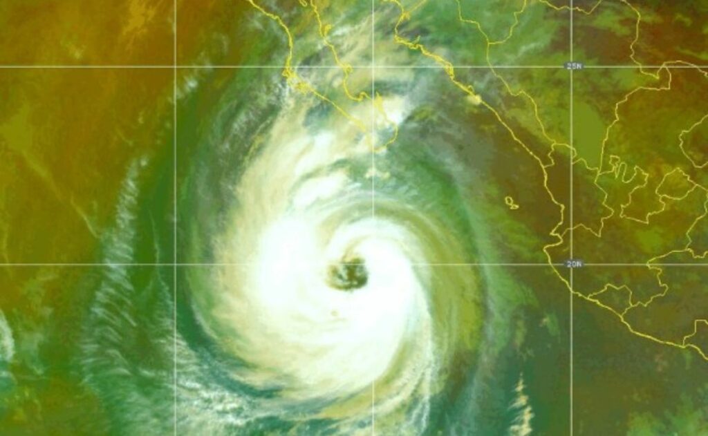 Huracán 'Priscilla' provoca lluvias intensas, rachas de viento y oleaje en el Pacífico - huracan-priscilla-1024x631