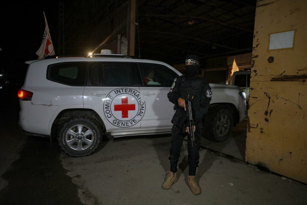 Israel entrega otros 30 cuerpos en Gaza, algunos con “signos de abuso”