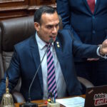 Presidente de Perú confirma que ex primer ministra de Castillo “no podrá viajar” a México