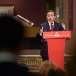 España reconoce injusticias hacia pueblos originarios mexicanos y ve justo lamentarlo