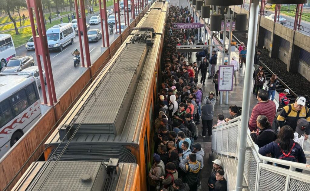 Metro CDMX: con servicio lento en tres líneas y estaciones cerradas