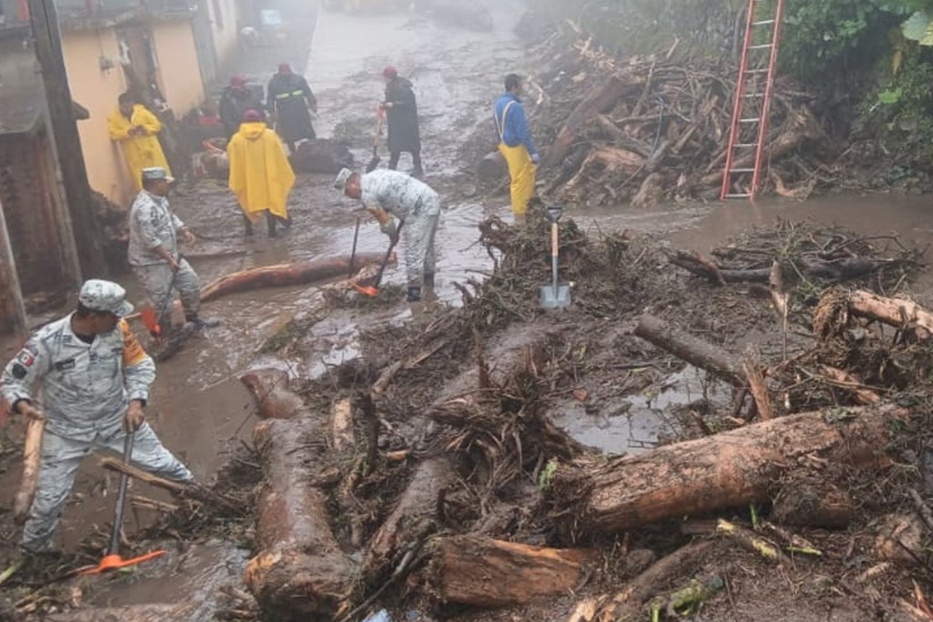 Sube a 75 el número de personas desaparecidas y 66 muertas