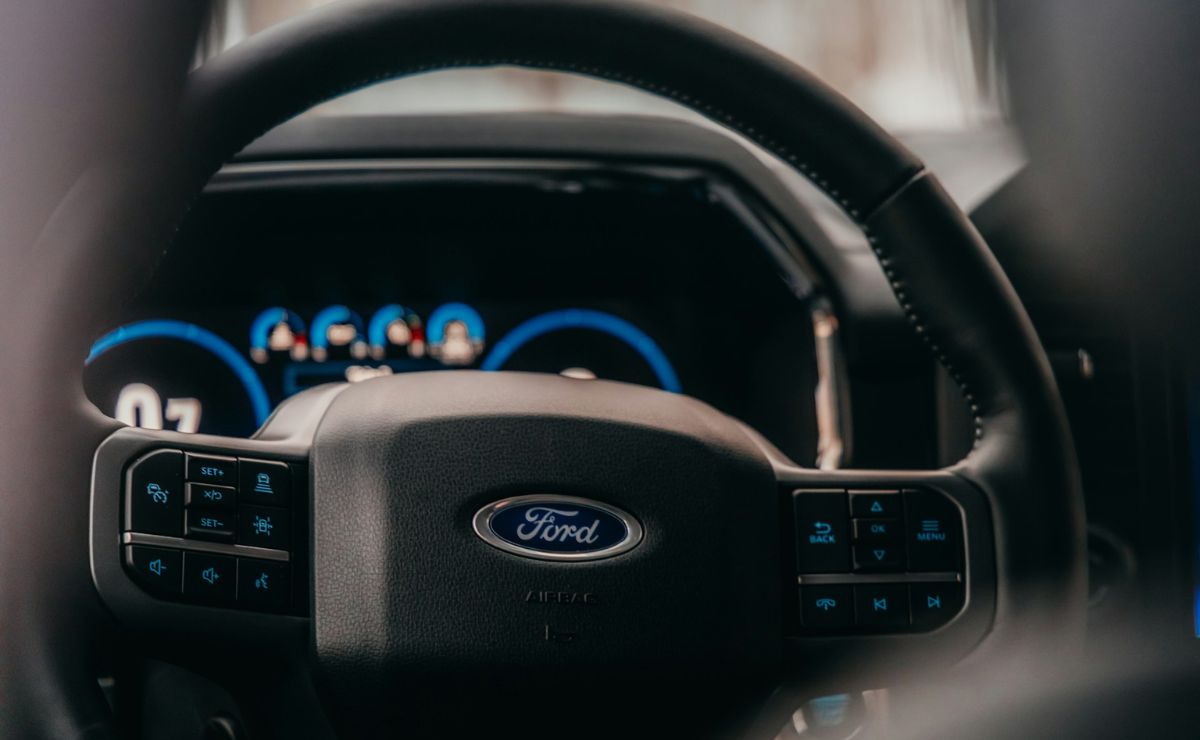 Advierten fallas en la batería de más de 10 mil 500 vehículos Ford