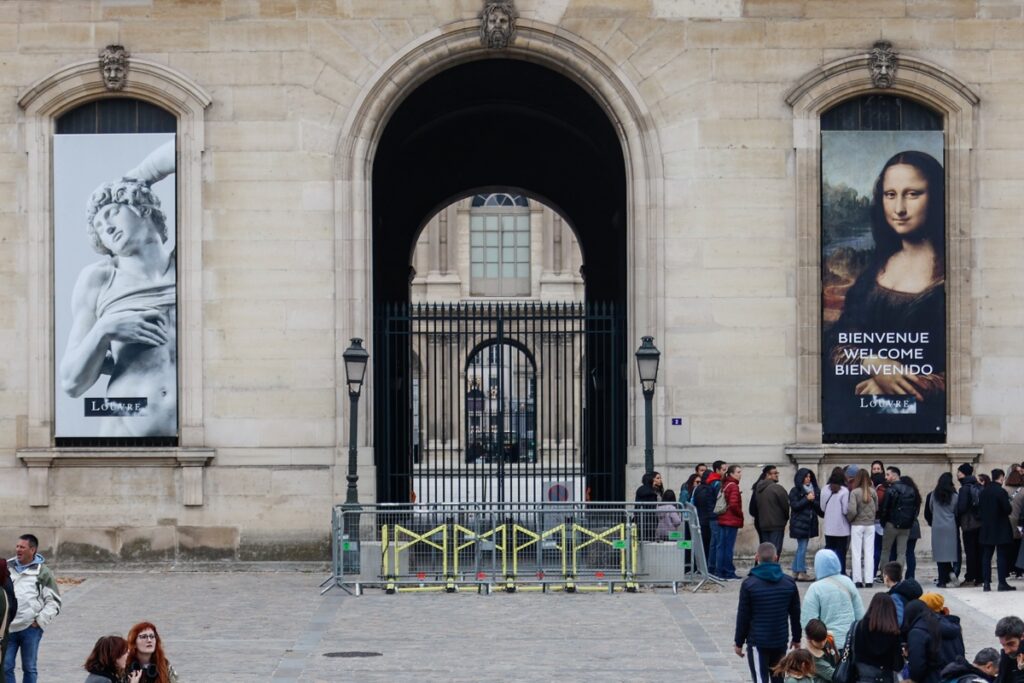 El robo en Louvre: realizado en apenas siete minutos, pero con fallos - los-fallos-en-el-robo-de-louvre-como-podrian-atrapar-a-los-ladrones-3-1024x683
