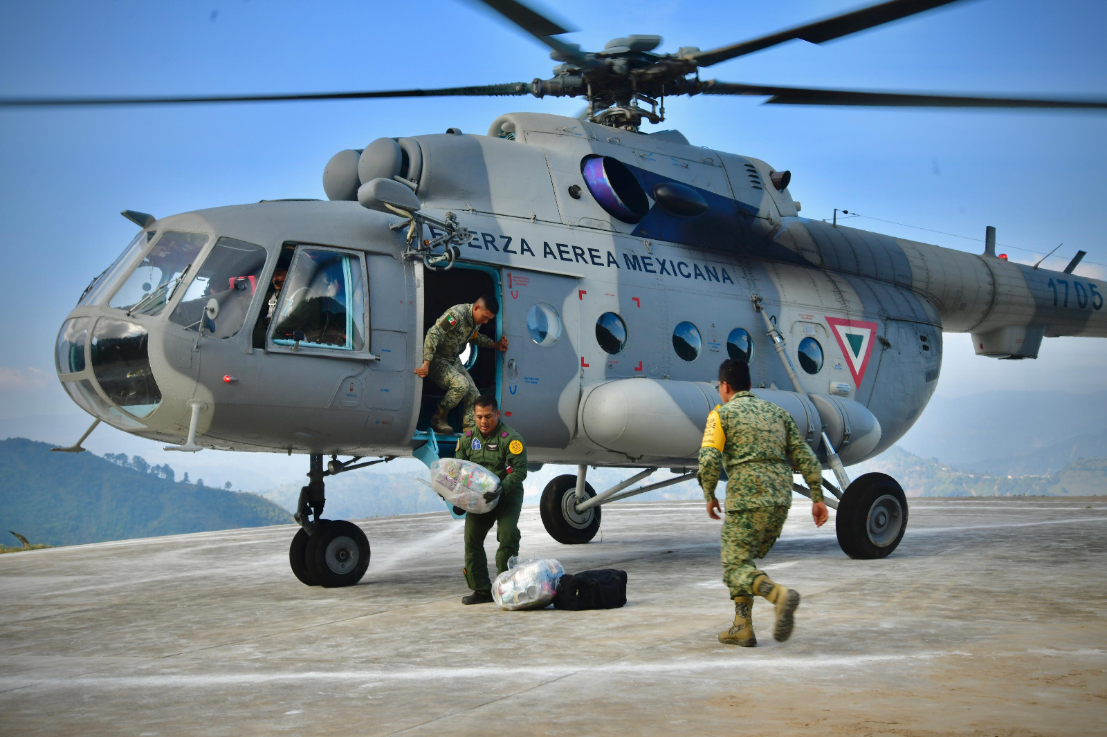 Más de 8 mil 800 militares mantienen el apoyo a la población damnificada por lluvias
