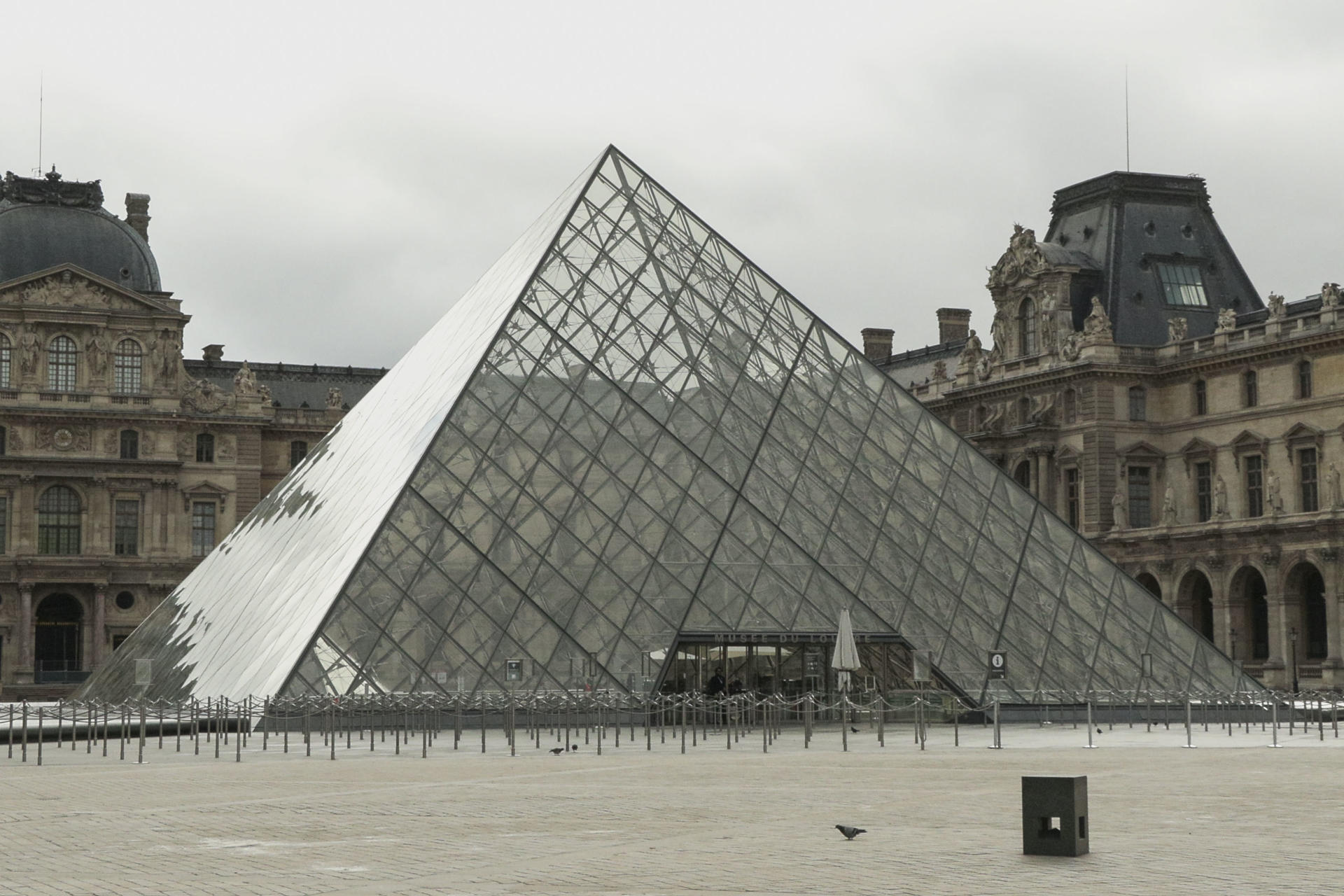 Revelan cuándo reabrirá el Museo del Louvre tras el robo de joyas