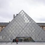 Detienen a dos sospechosos por robo al Museo del Louvre Detienen a dos sospechosos por robo al Museo del Louvre