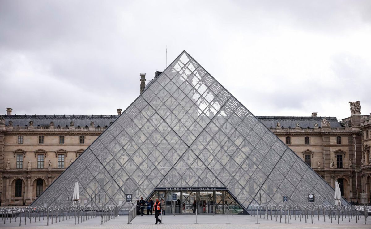 Detienen a dos sospechosos por robo al Museo del Louvre Detienen a dos sospechosos por robo al Museo del Louvre