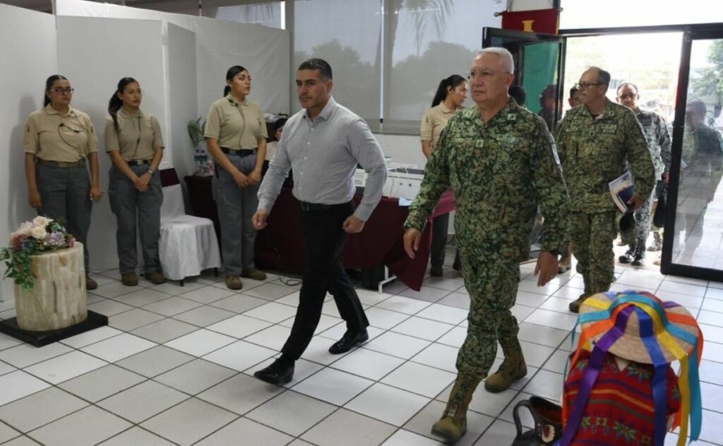 Omar Harfuch se reúne con limoneros de Michoacán ante extorsiones