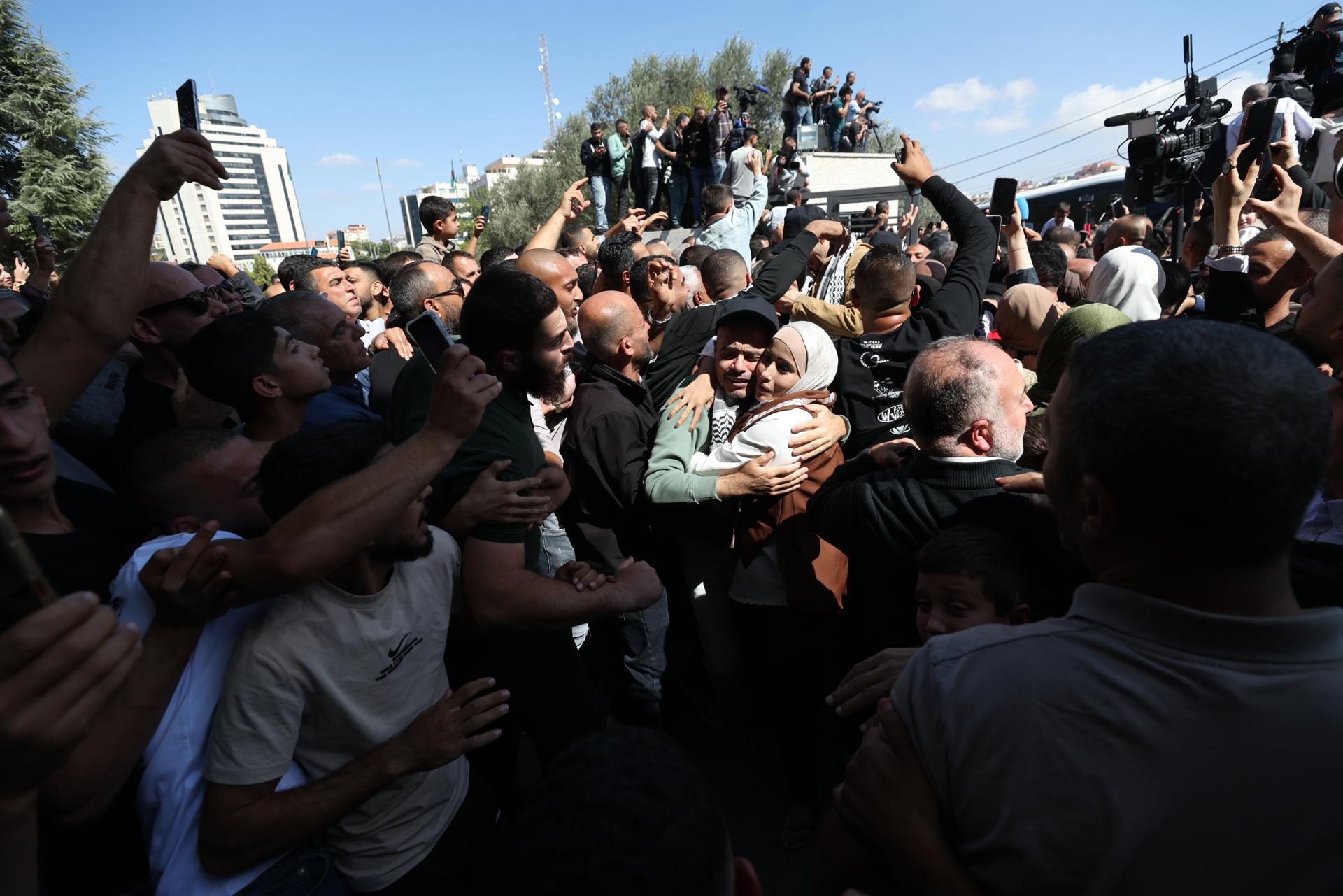 Israel da por concluida la liberación de presos palestinos