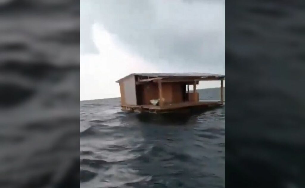 Video: Aparece el restaurante El Atracadero tras ser arrastrado por el río Tuxpan en Veracruz