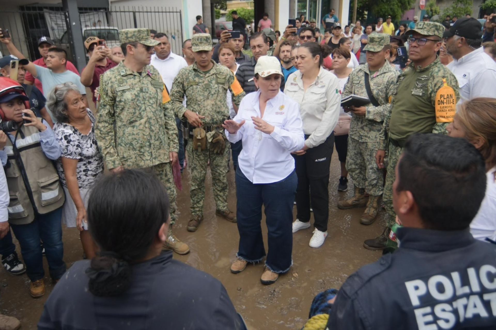 Voy a encargarme de reconstruir las zonas afectadas en Veracruz por las lluvias extraordinarias: Rocío Nahle