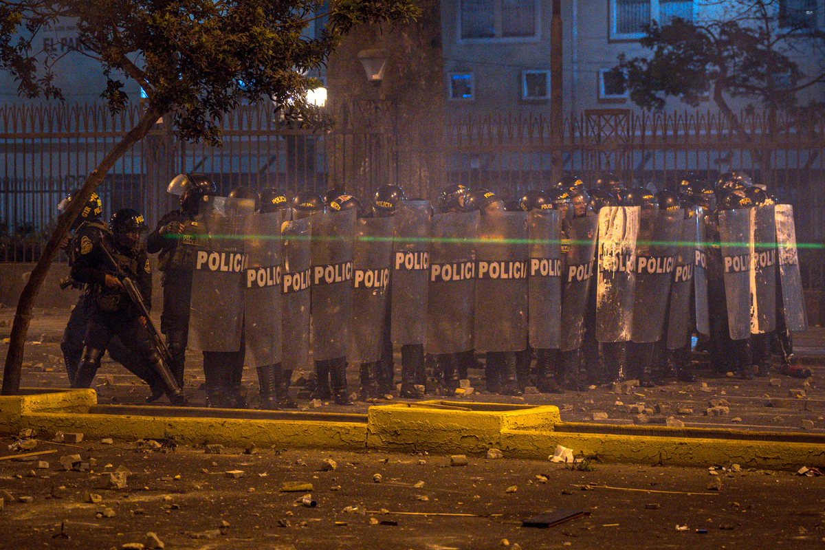 Se desata la violencia durante marcha en Lima, Perú