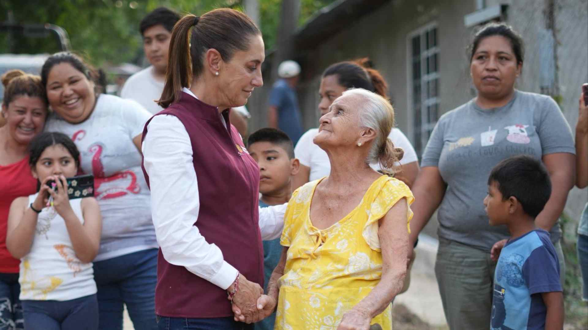 Sheinbaum supervisa entrega de ayuda en Veracruz