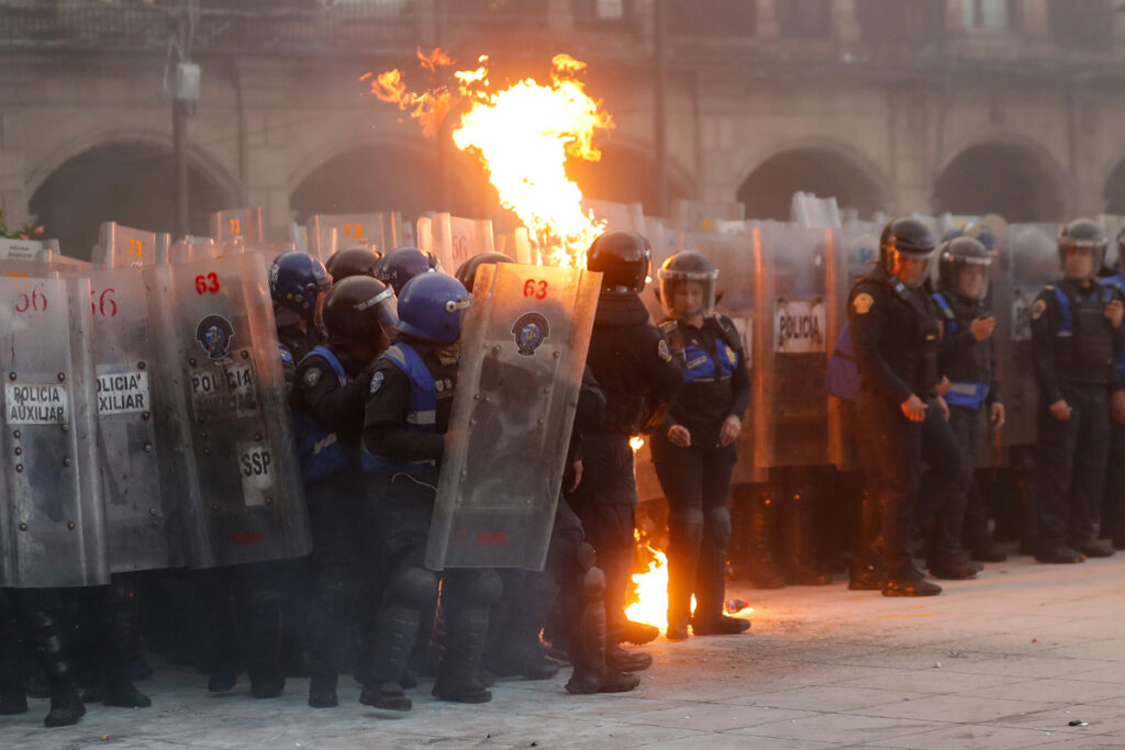 Al menos 94 policías heridos durante marcha por el 2 de octubre - siempre-valientes-harfuch-reconoce-labor-de-elementos-de-la-ssc-cdmx-3-1024x683