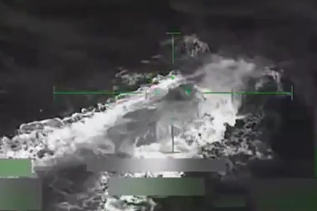 Sobrevivientes del ataque de EE.UU. a submarino en el Caribe fueron repatriados a Colombia y Ecuador