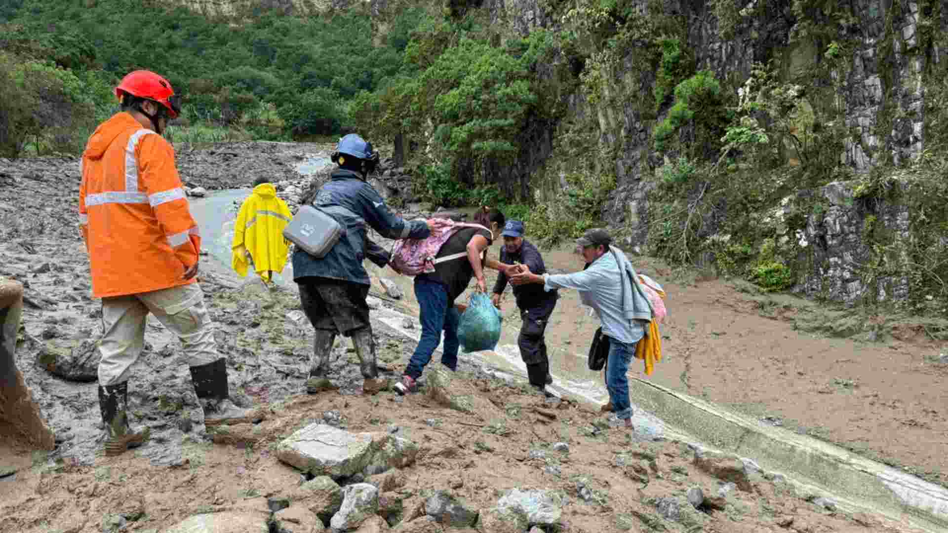 Suman 76 muertos y 39 desaparecidos por fuertes lluvias en cinco estados