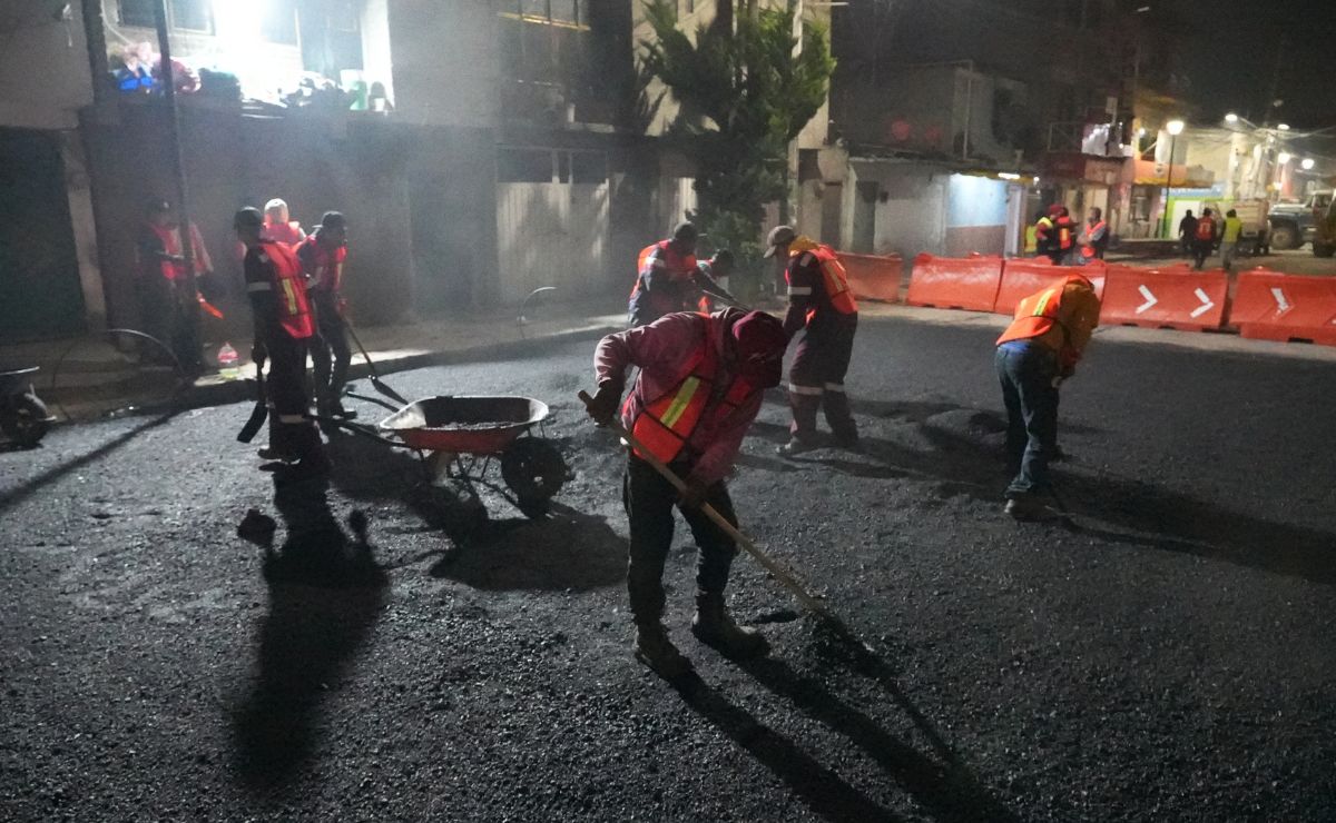 Reparan socavón en el que cayó camión de refrescos en Iztapalapa - trabajos-de-reparacion-de-socavon-en-iztapalapa