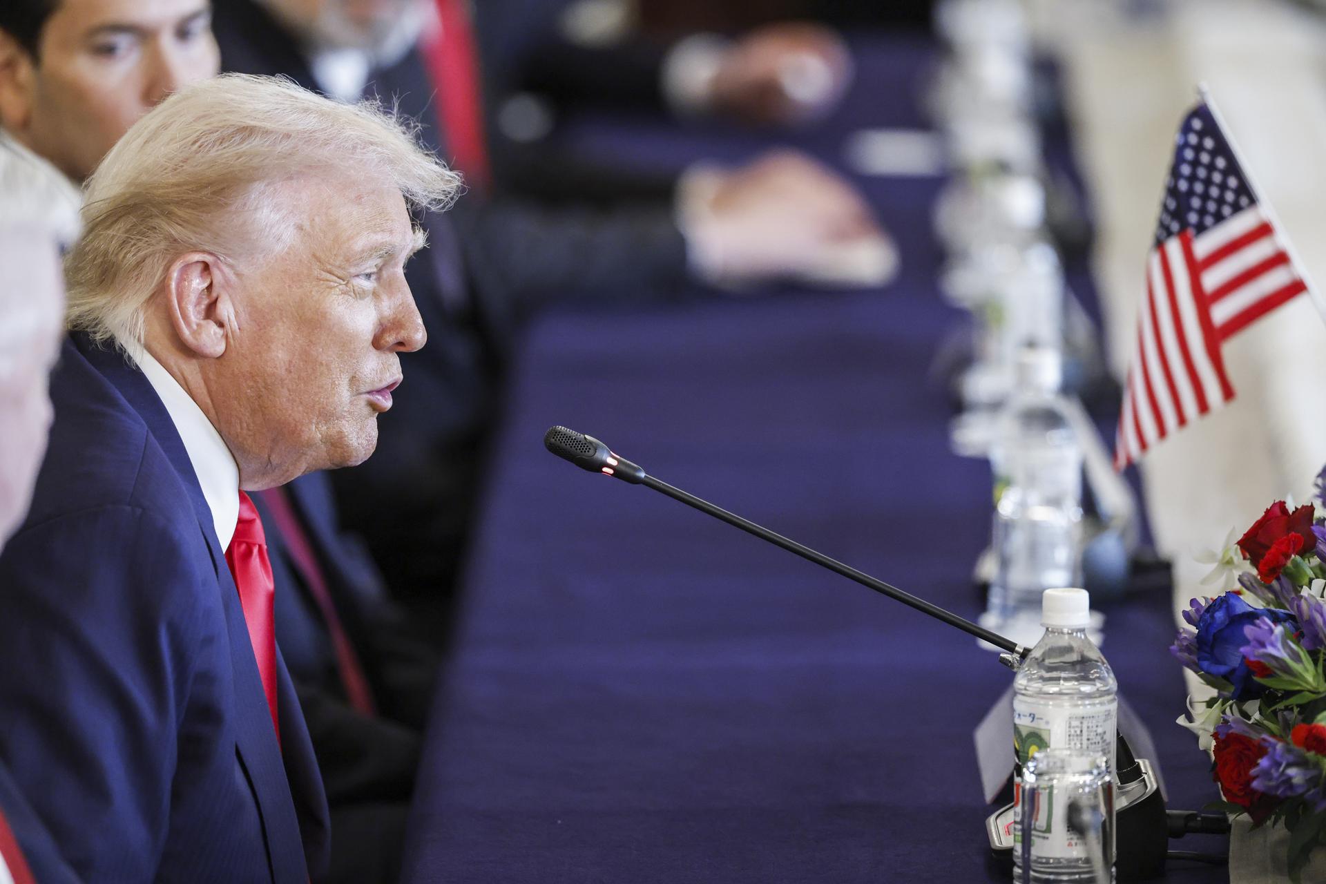 Trump bromea con que a veces “perturba” a los mercados con sus políticas y dichos