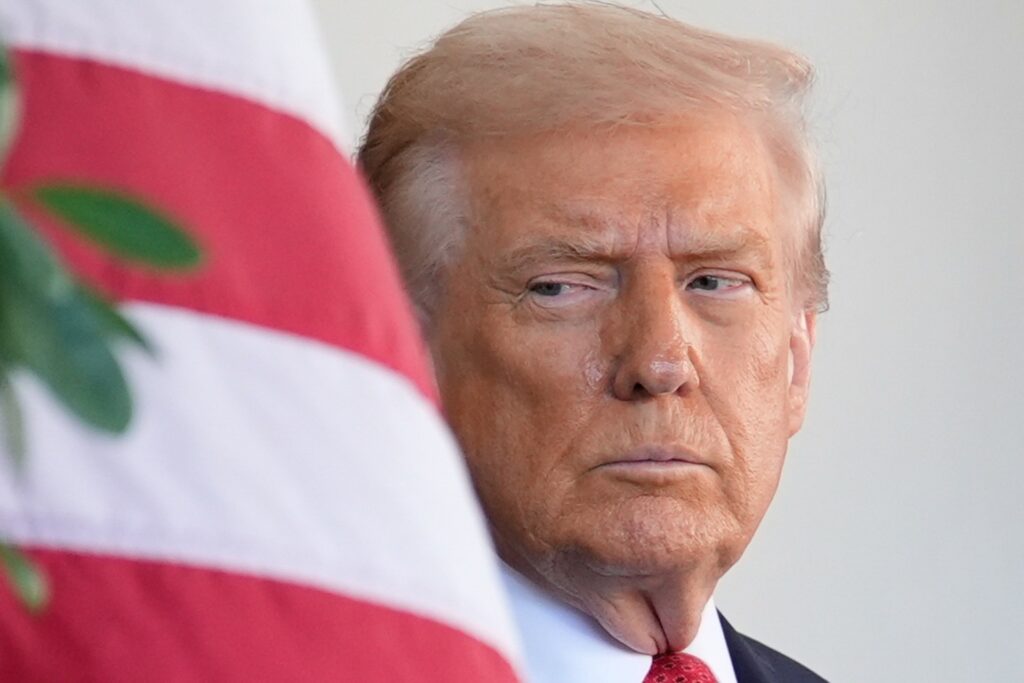 Trump ordena empezar a probar las armas nucleares de EE.UU. “inmediatamente”