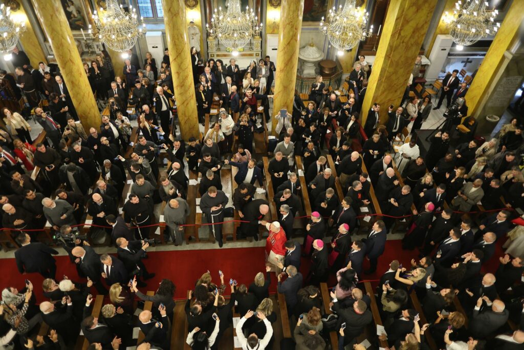 El papa lamenta "el uso de la religión para justificar las guerras", en misa en Estambul - 0e1a34f635df977e4454b11ee8ace477c6682dd1w-1024x683