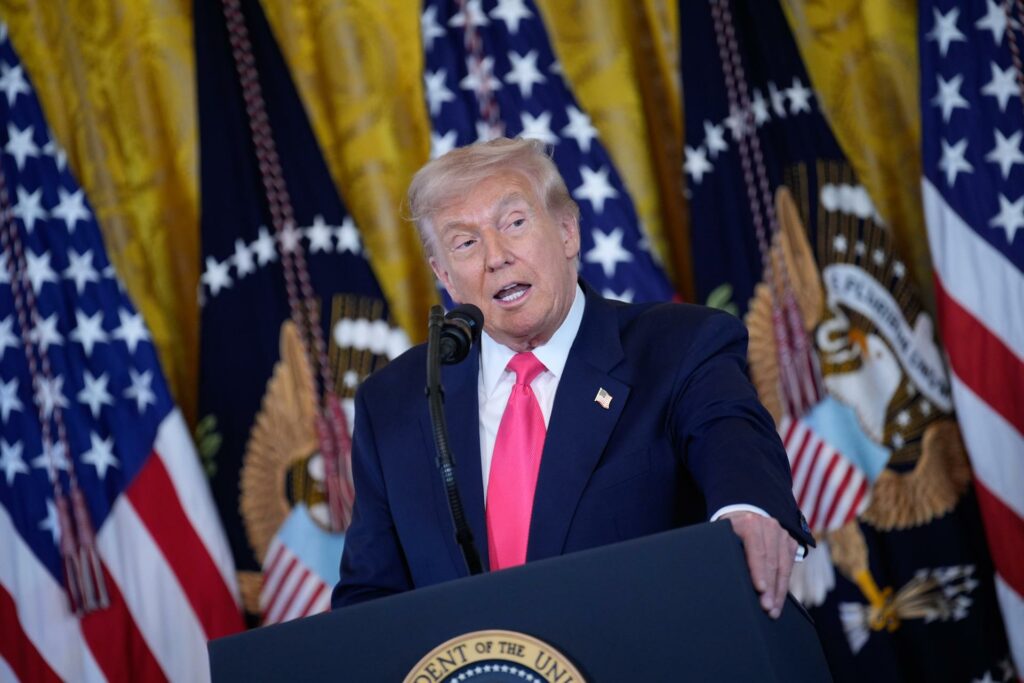 La BBC se disculpa ante Trump un día antes de que expire su ultimátum