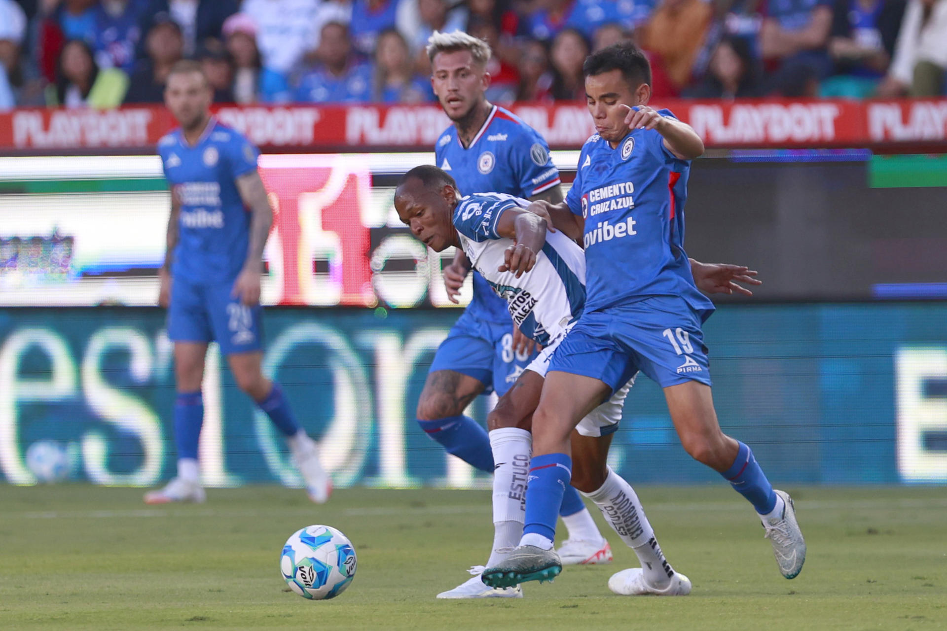 Cruz Azul saca un empate sin anotaciones en casa del Guadalajara