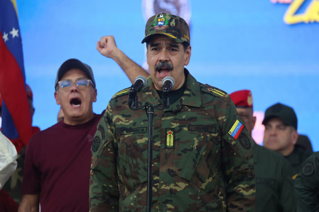 Maduro dice que el poder nacional de Venezuela se sustenta en el pueblo y en sus fusiles