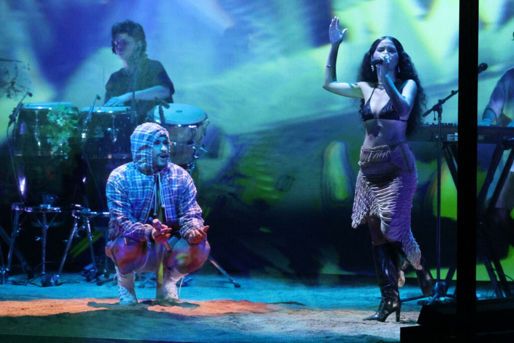 Bad Bunny agranda su huella, Alejandro Sanz sorprende y Karol G deslumbra en los Latin Grammy - 304918b228b7dfbb01fab022c6810138de8cf1c7w-1024x683