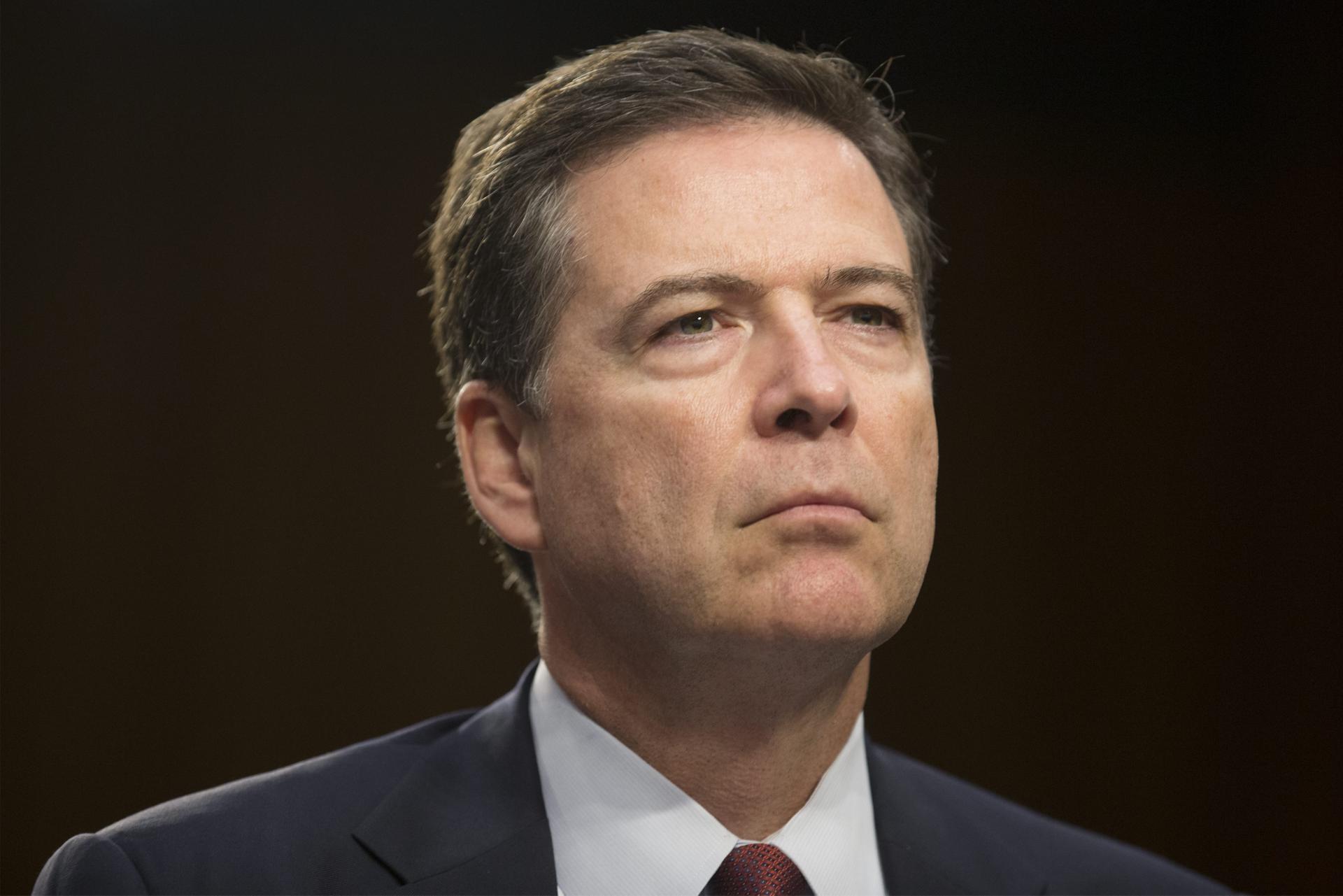 El exdirector del FBI, James Comey, pide desestimar caso penal por “errores fundamentales”