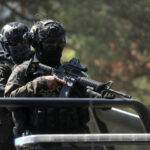 Operativos contra el CJNG dejan dos muertos y bloqueos en Michoacán