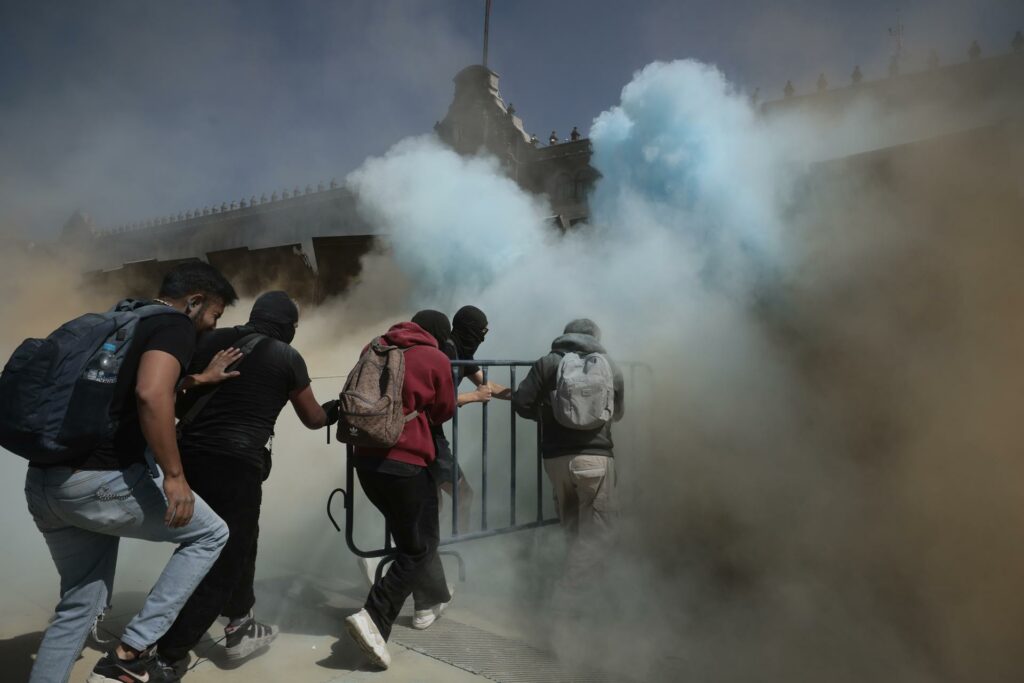 La marcha de la ‘Generación Z’ se alza contra Sheinbaum y la violencia en México - 6d9ae14598bfbc0256232f2a7e9dfcdb098d3626w-1024x683