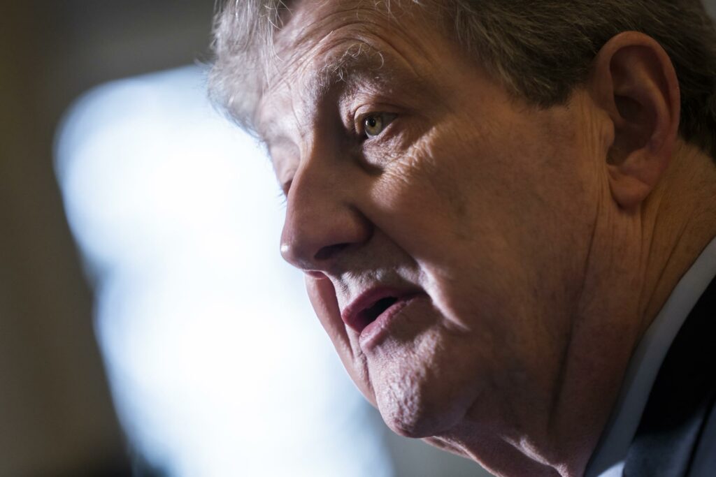 El Senador Kennedy advierte que cierre del Gobierno podría prolongarse "por mucho tiempo" - 7586828d918c1123eaf47ff08e94f3beb392c5c4w-1024x683