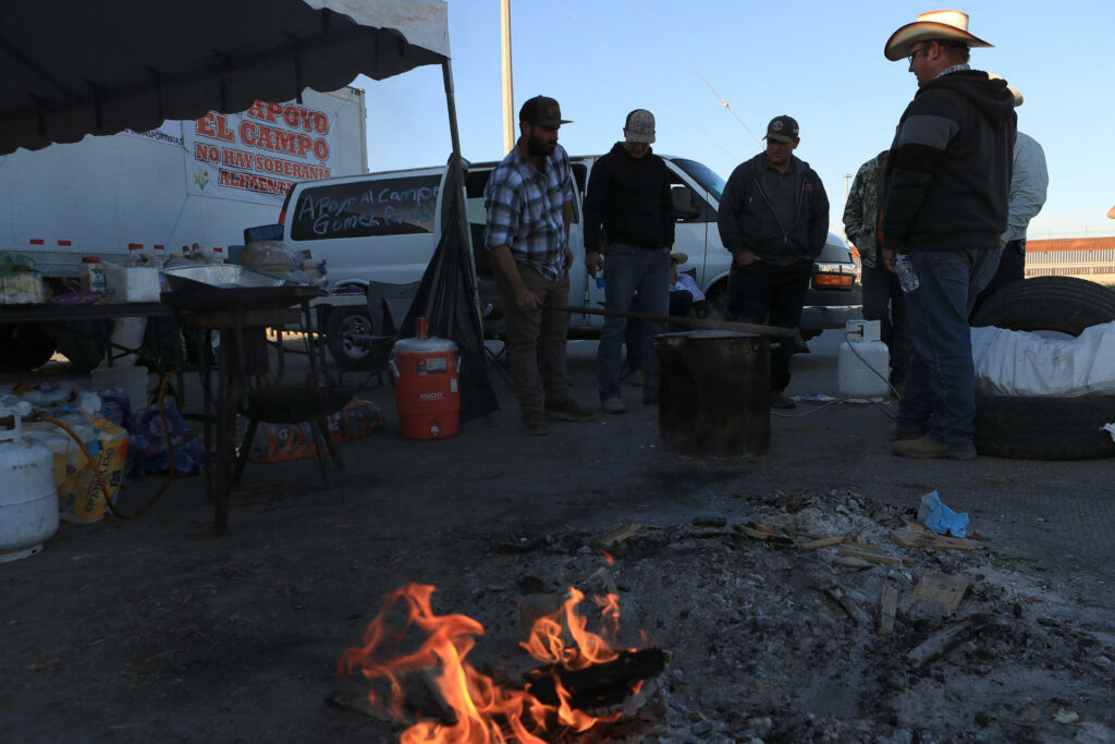 Bloqueos en la fronteriza Ciudad Juárez provocan pérdidas millonarias en Chihuahua - 88a438bf149bc54ee39e02f997ef9e9adc03053fw-1024x683