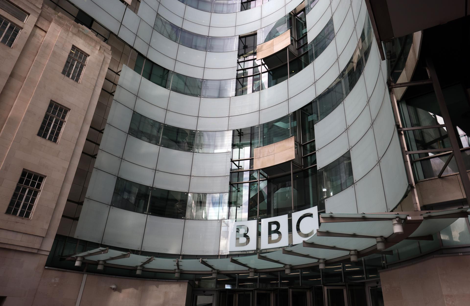 Trump tacha de “corrupta” a la BBC y asegura que está obligado a demandarla por difamación