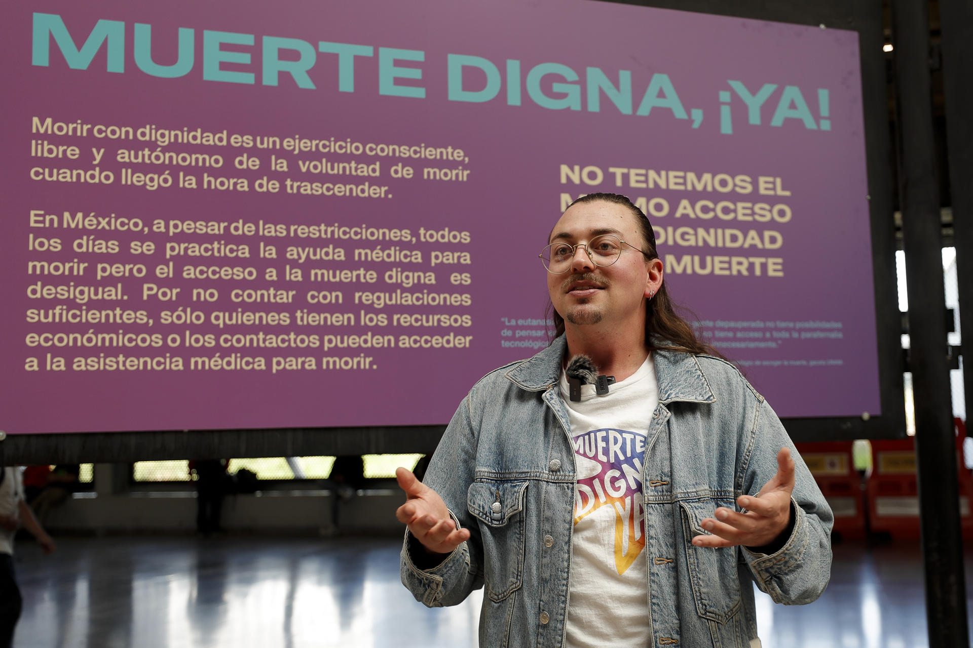 La lucha por la legalización de la eutanasia en México resuena en el metro de la capital