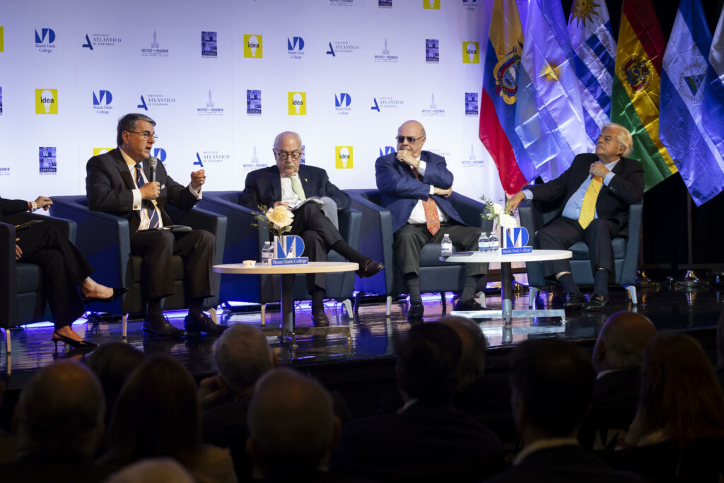 Expresidentes latinoamericanos ven cerca el fin del régimen de Maduro