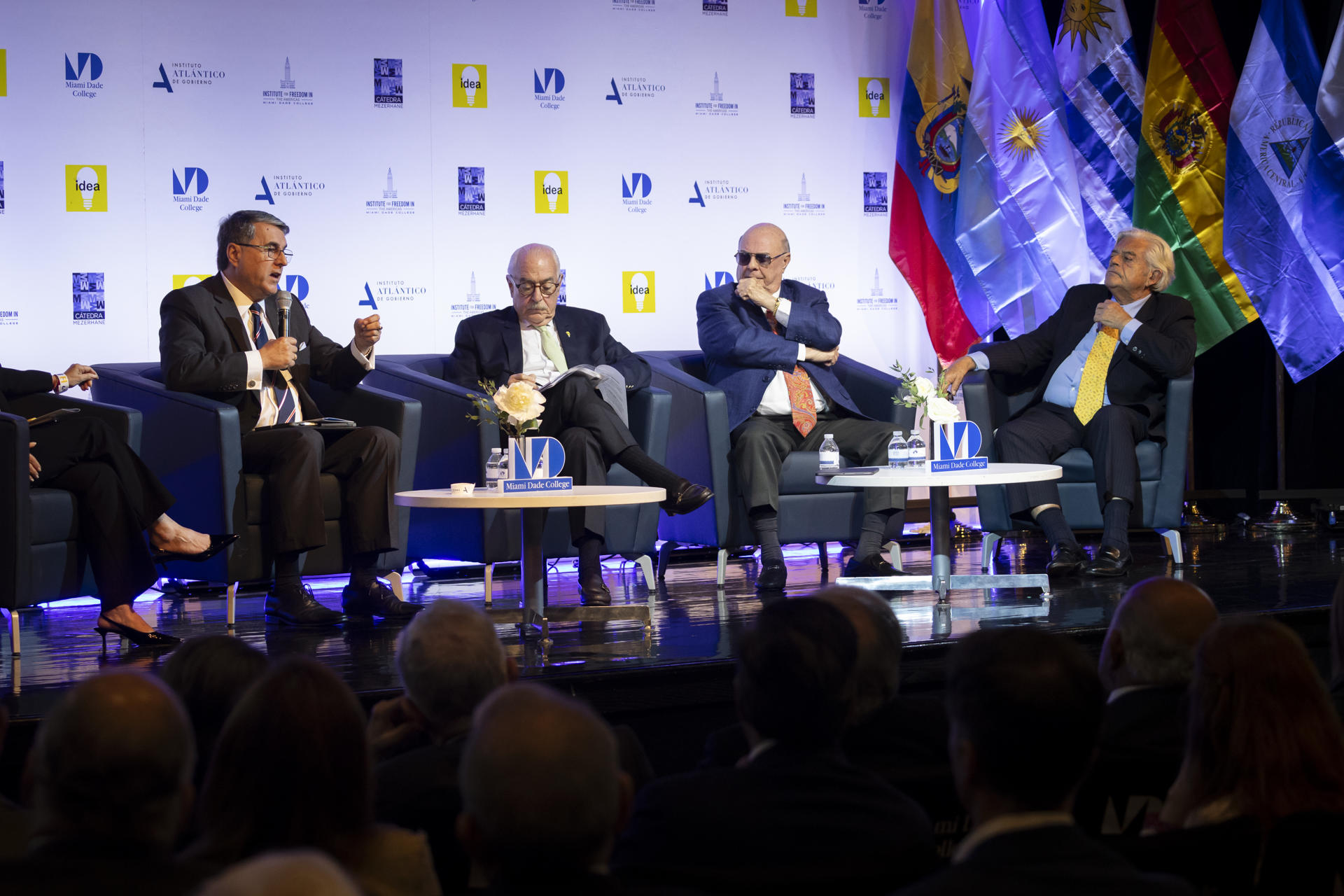 Expresidentes latinoamericanos ven cerca el fin del régimen de Maduro