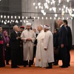 El papa León XIV entró en la Mezquita Azul de Estambul, pero no rezó