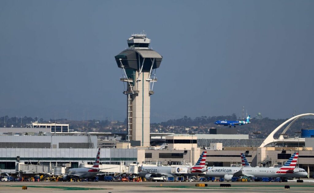 “La situación irá peor”: Cancelan más de mil vuelos en EE.UU. por cierre de Gobierno