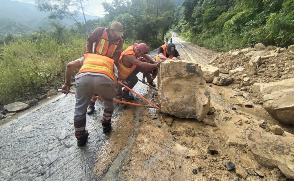 Lluvias vuelven a afectar Hidalgo; hay derrumbes y cortes de luz