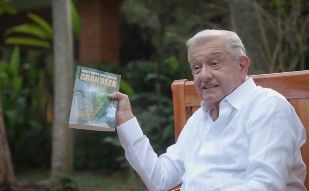 AMLO reaparece para presentar su nuevo libro ‘Grandeza’