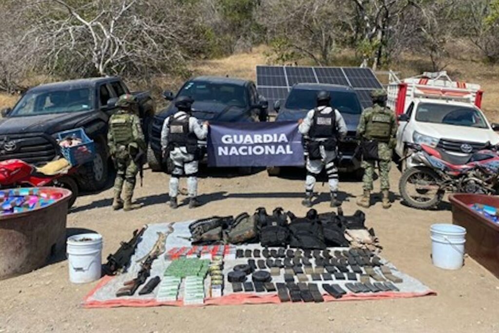 Decomisan arsenal y 330 kilogramos de droga sintética en Michoacán