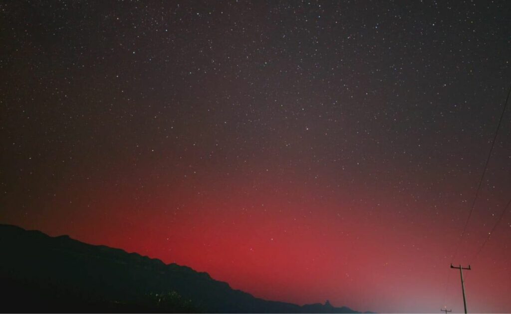 Auroras boreales sorprenden a habitantes de Nuevo León