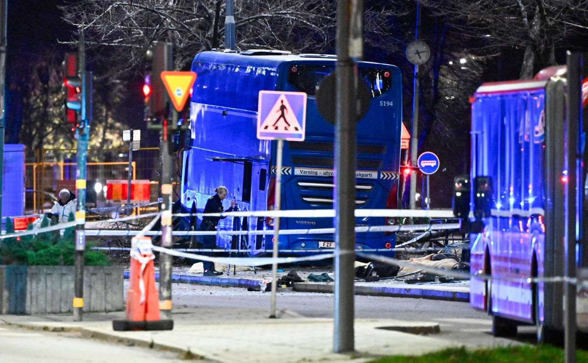 Autobús atropella a varias personas en Estocolmo; hay muertos y heridos