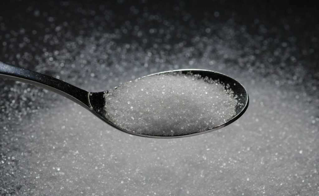 México eleva a 156% el arancel al azúcar; busca proteger la producción nacional