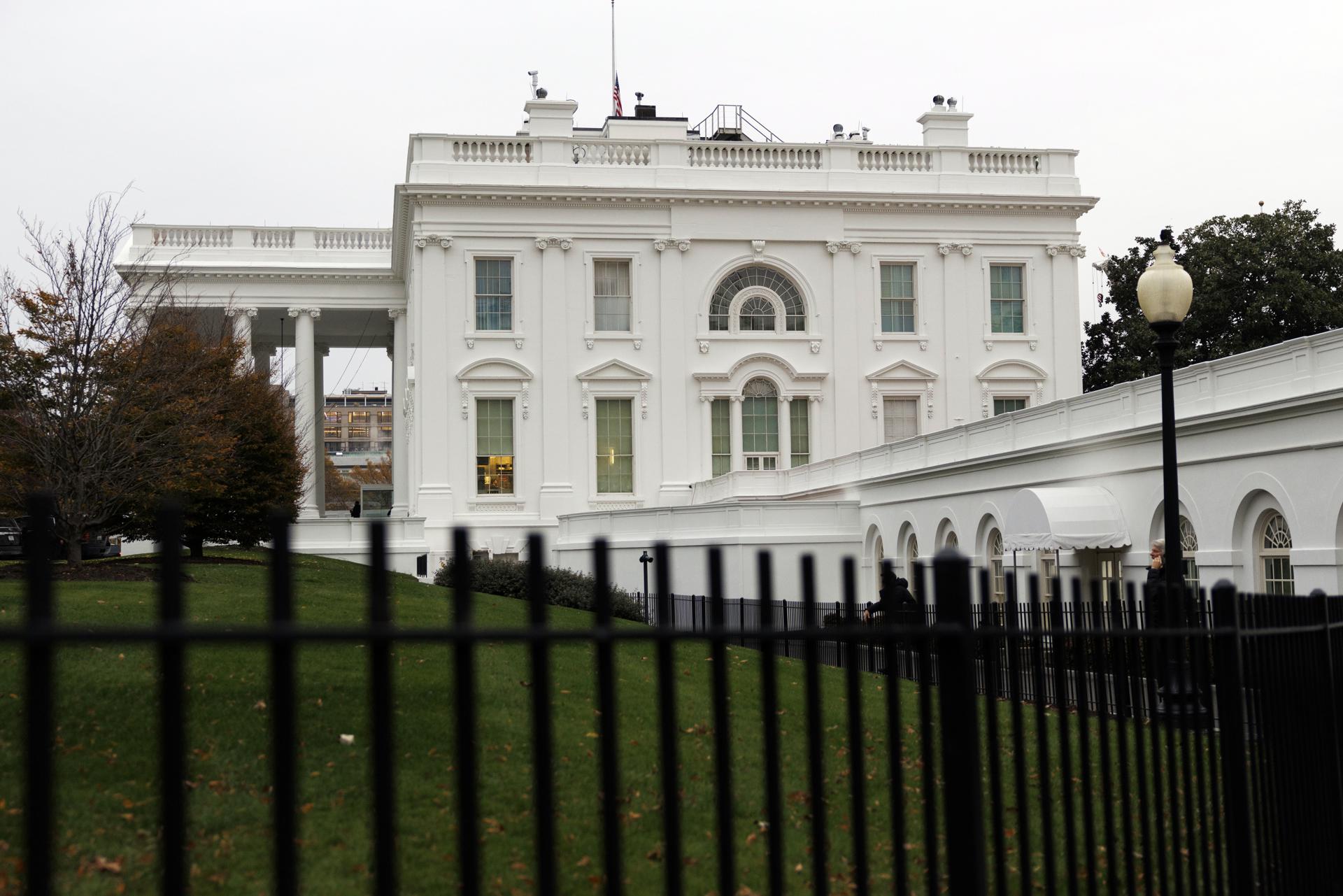 EE.UU. incluye a cubanos y venezolanos en la “revisión rigurosa” de tarjetas de residente