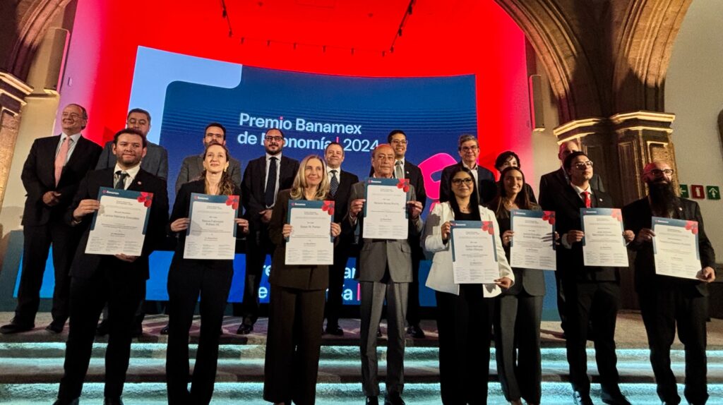 Banamex entrega el Premio de Economía 2024 en su 73 aniversario