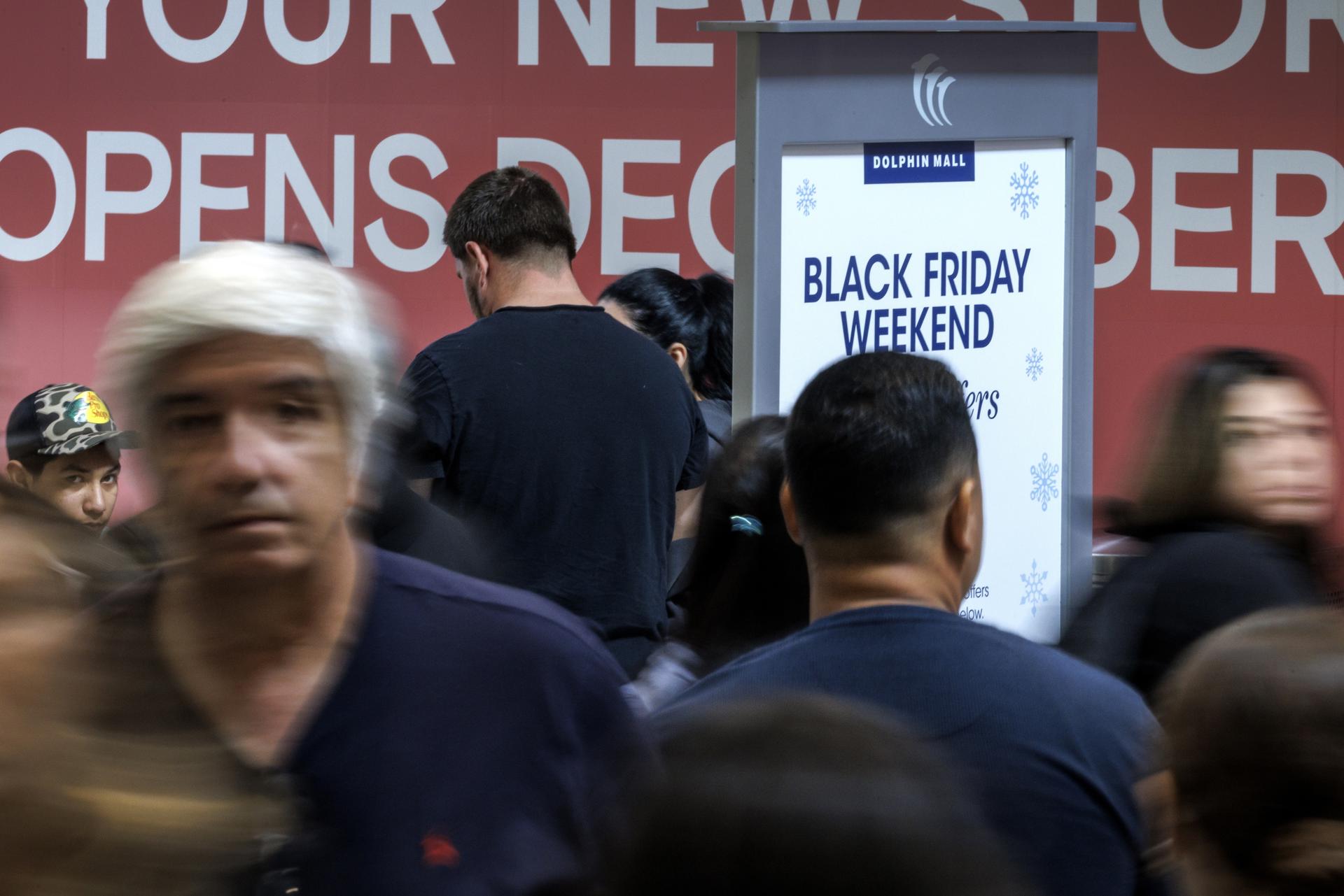 Consumidores de EE.UU. gastan 11 mil 800 mdd en compras en línea durante el Black Friday Consumidores de EE.UU. gastan 11 mil 800 mdd en compras en línea durante el Black Friday