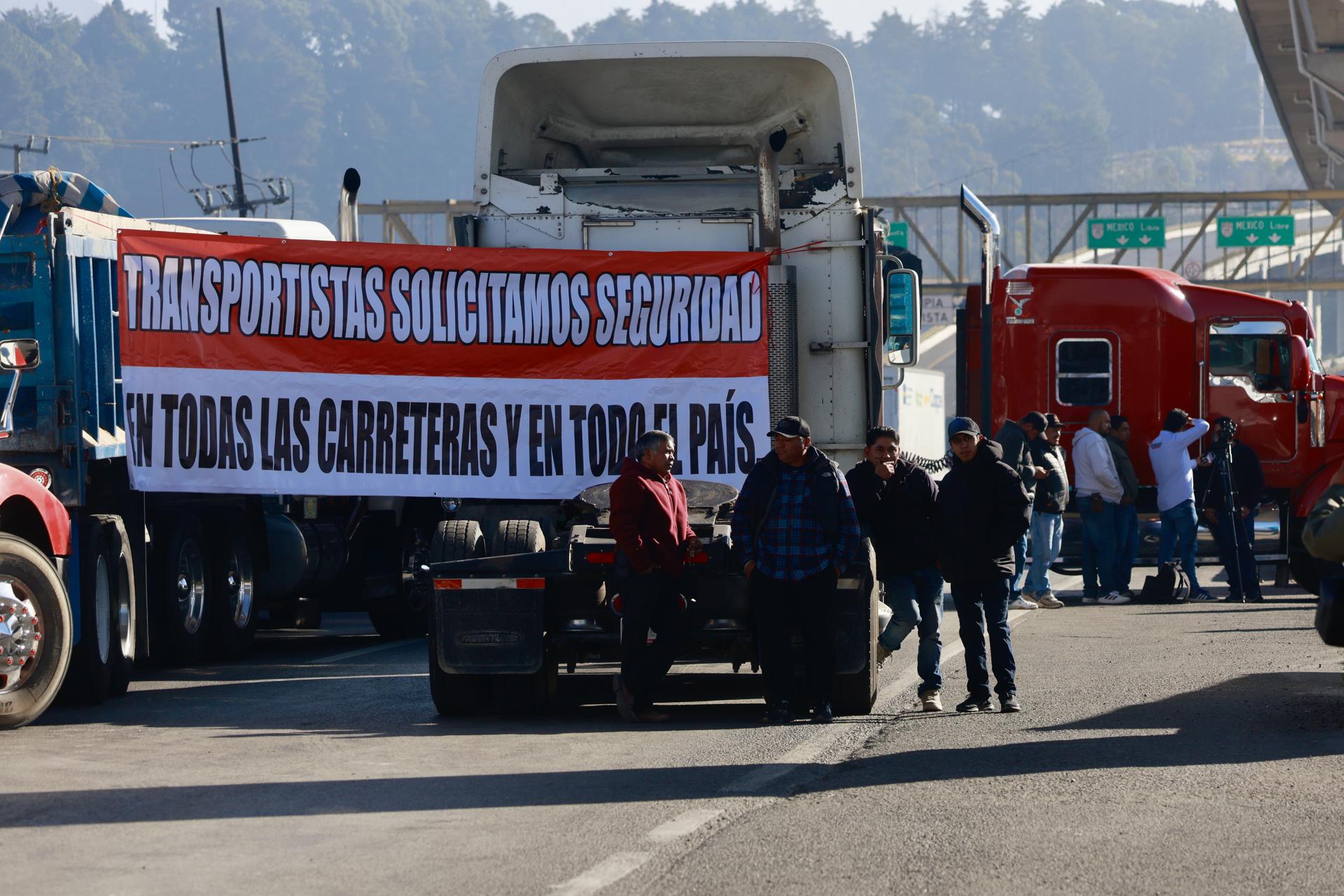 Bloqueos carreteros continúan en al menos 10 puntos; transportistas amagan con nueva jornada de movilización